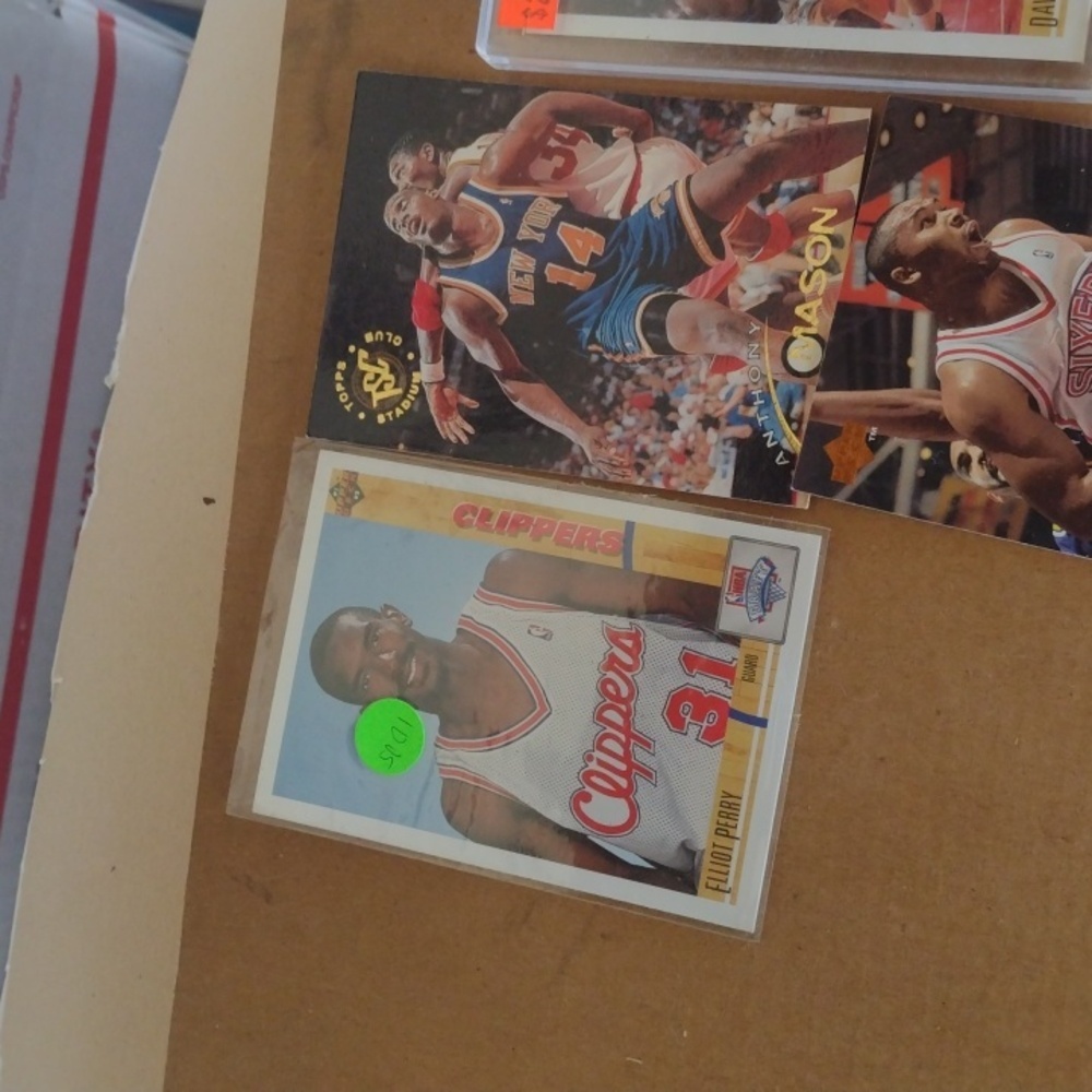 Assorted Basketball Trading Cards Collection - Picture 6 of 6